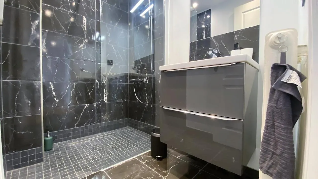 Marie Antoinette - Appartement 2 Chambres, Centre Ville, Terrasse, Moderne Antibes 0*,  France